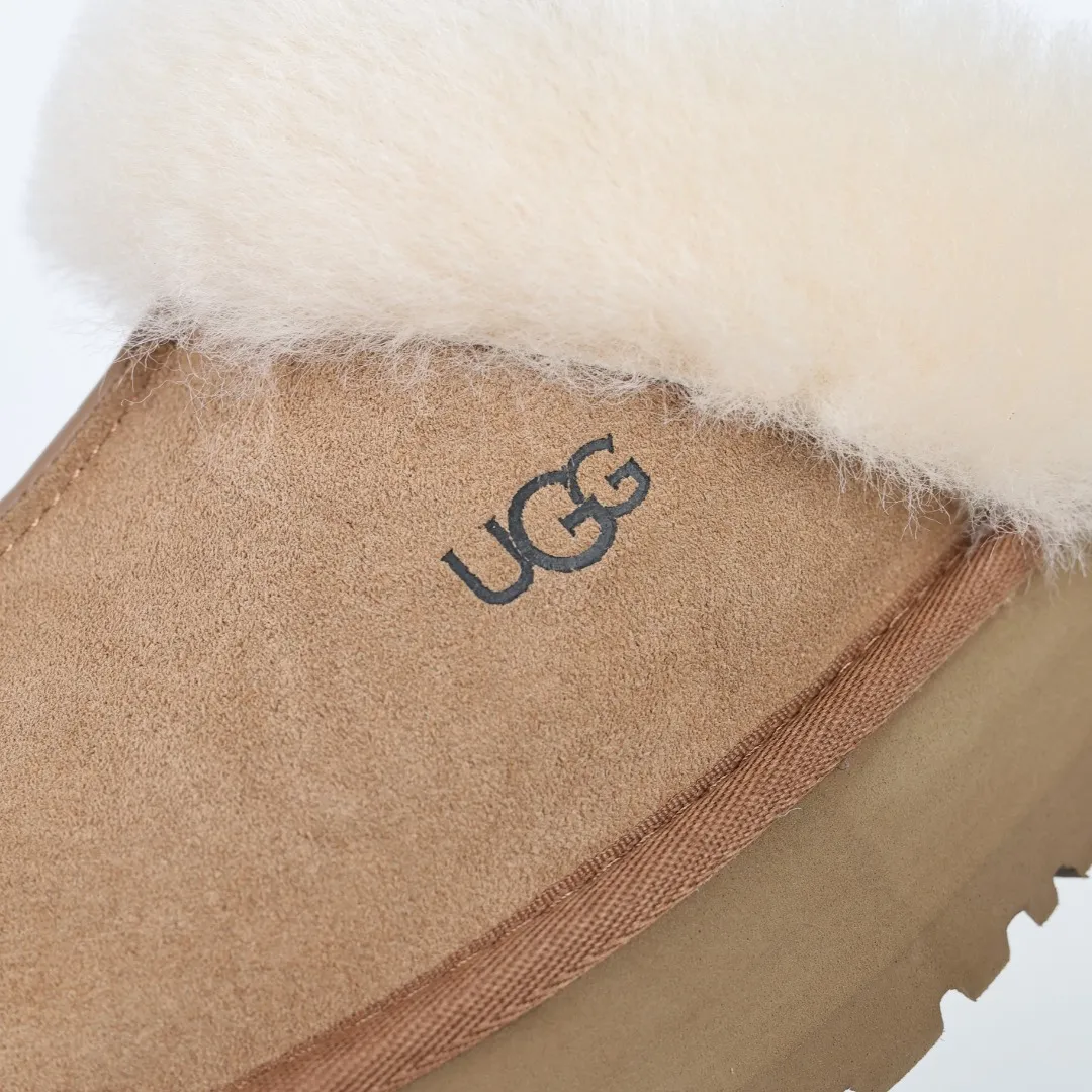 Pick up locally 💰520 Core recommendation with good price In recent years, uug has launched a series of styles, which are partially geared towards the preferences of young consumers and have also moved to the forefront of fashion trends. Shoe body material: water-repellent coated suede upper, 17mm UGGPURE™ implanted wool insole, lightweight non-slip and comfortable rubber outsole, with brand LOGO and trademark, with full packaging Size: 35 36 37 38 39 40